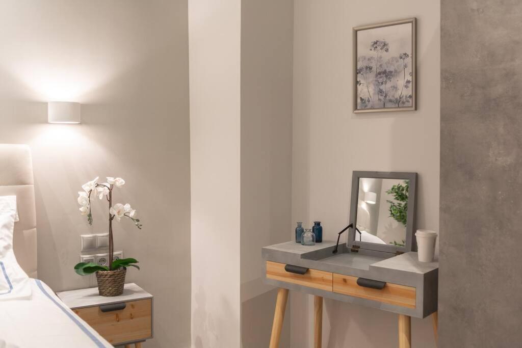 A11 Pristine & Comfy Studio Near Plaka & Parthenon Athens Exterior photo